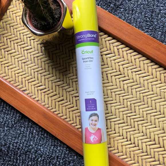 New Strong Cricut SportFlex Iron-On Bright Yellow - Picture 4 of 5